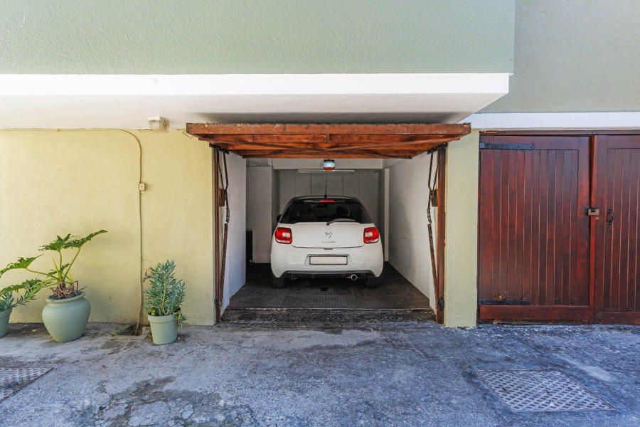 3 Bedroom Property for Sale in Sea Point Western Cape